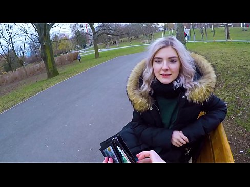 ❤️ Gleypir heitt ásamt ókunnugra fyrir peninga - blástur í garðinum eftir Evu Elfie Fjandinn myndband  á klám is.assistirhentai.ru ❤